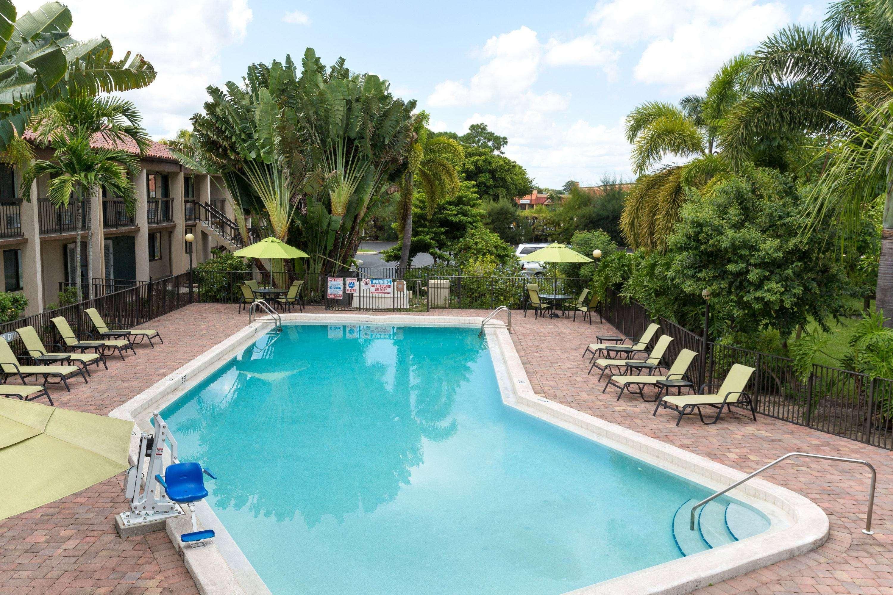 Super 8 By Wyndham Riviera Beach West Palm Beach Exterior foto